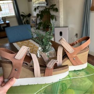 OTBT WEDGE sandals. Size 8